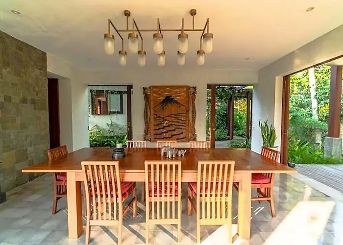 Entire 4 Bedroom Private Pool Zn17