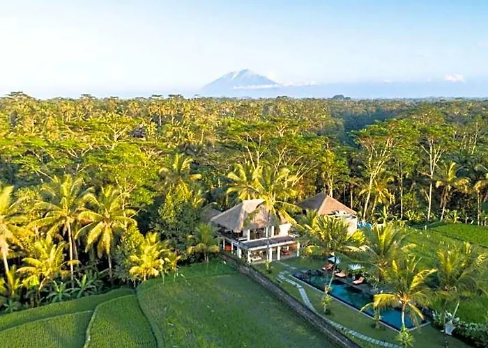 Entire 4 Bedroom Private Pool Zn17 3*