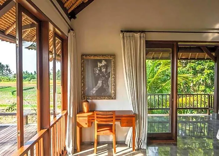 Entire 4 Bedroom Private Pool Zn17 ホテル 3*