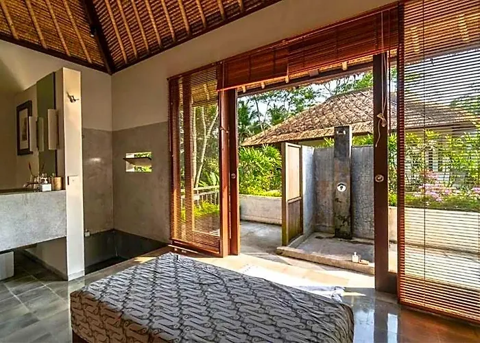 ホテル Entire 4 Bedroom Private Pool Zn17 3*