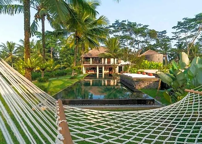 Entire 4 Bedroom Private Pool Zn17 ホテル 3*